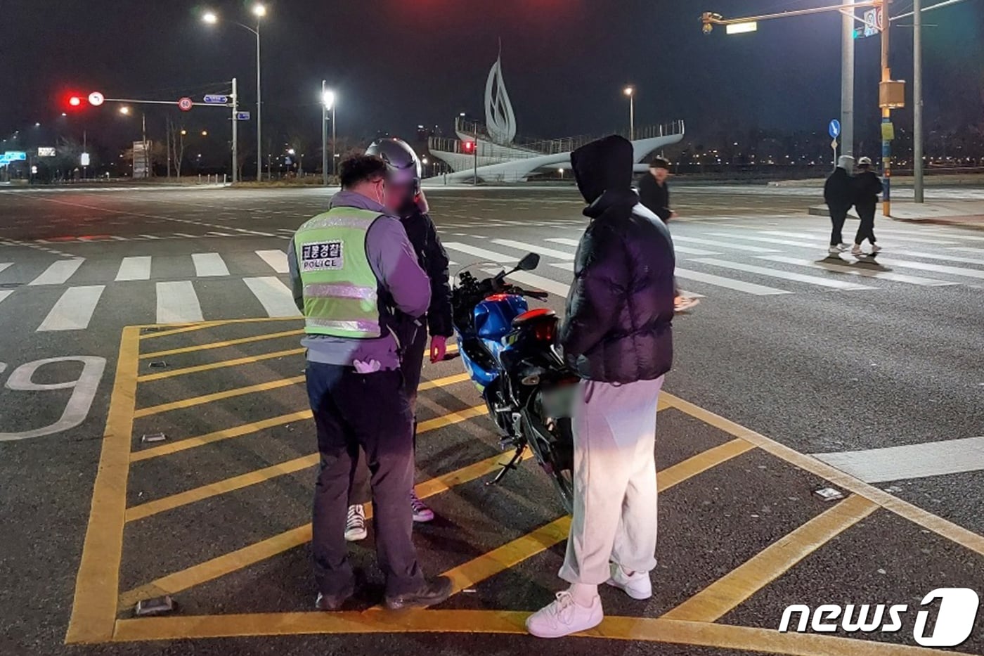 대구경찰청과 대구자치경찰위원회가 광복절을 전후해 폭주족 특별단속에 나선다. 사진은 폭주족 단속 모습. 뉴스1 ⓒ News1 자료 사진