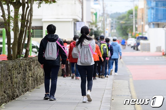  제주 서귀포시는 도심속 올레길 '하영올레'가 한국관광공사 제주지사에서 주관하는 '2023년 제주 강소형 잠재관광지' 발굴·육성 공모사업에 선정됐다고 12일 밝혔다. 