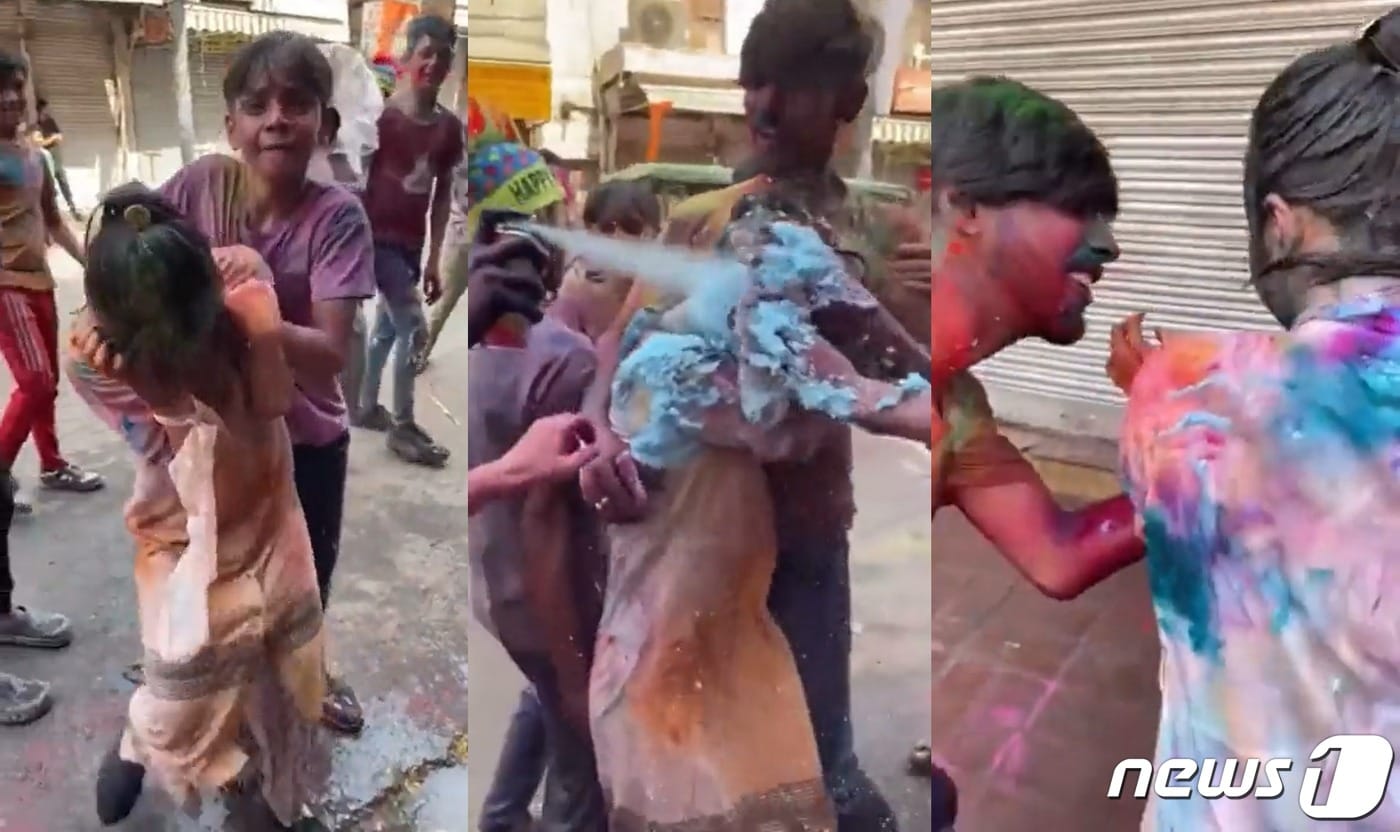 오사카 출신 메구 미코&#40;22&#41;가 인도 뉴델리 파하르간즈에서 &#39;홀리&#39; 축제 현장을 찾았다가 집단 희롱을 당하고 있다. &#40;트위터 갈무리&#41;