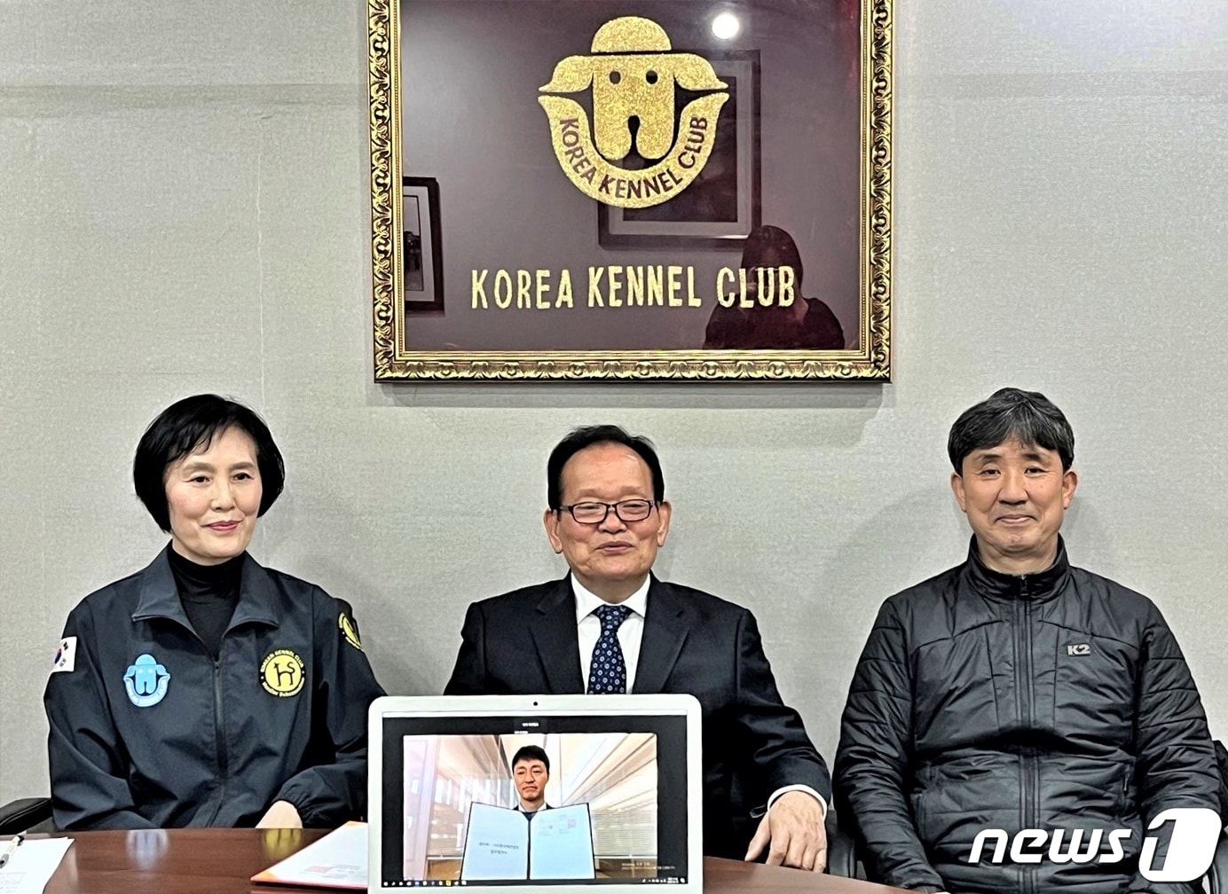 한국애견협회는 네이버와 '동물훈련사 인물정보 제공을 위한 업무협약'을 체결했다고 17일 밝혔다.(협회 제공) ⓒ 뉴스1