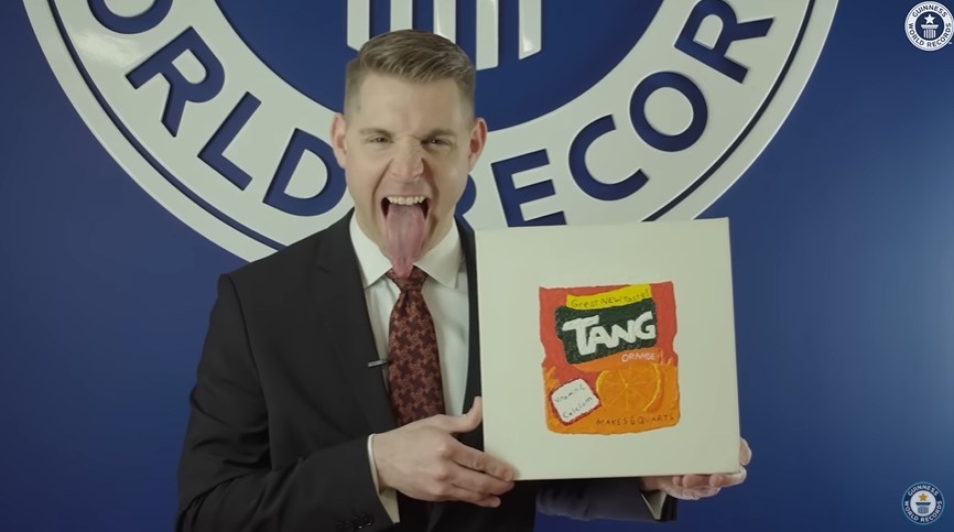 세상에서 가장 긴 혀를 가진 남성 닉 스토벌(33). (기네스 세계기록 유튜브)