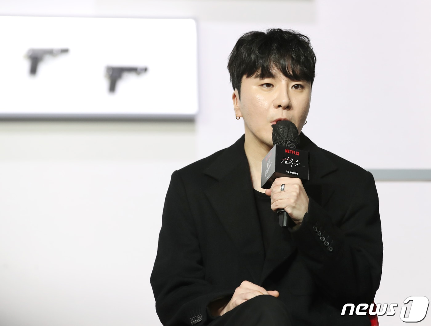 변성현 감독이 21일 서울 강남구 그랜드 인터컨티넨탈 서울 파르나스에서 진행된 넷플릭스 오리지널 영화 '길복순'(감독 변성현) 제작보고회에서 인사말을 하고 있다. '길복순'은 청부살인 업계의 전설적인 킬러 길복순(전도연 분)이 회사와 재계약 직전, 죽거나 또는 죽이거나, 피할 수 없는 대결에 휘말리게 되는 이야기를 그린 작품이다. 2023.3.21/뉴스1 ⓒ News1 권현진 기자