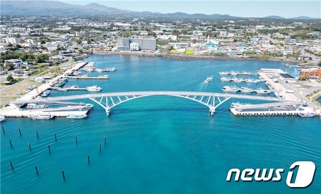  제주특별자치도는 국가어항인 제주 서귀포시 남원읍 위미항에 새로운 수변트레킹코스인 'WE·ME way(위미웨이)'를 조성했다고 29일 밝혔다. 위미항 조감도.(제주도청 제공/뉴스1