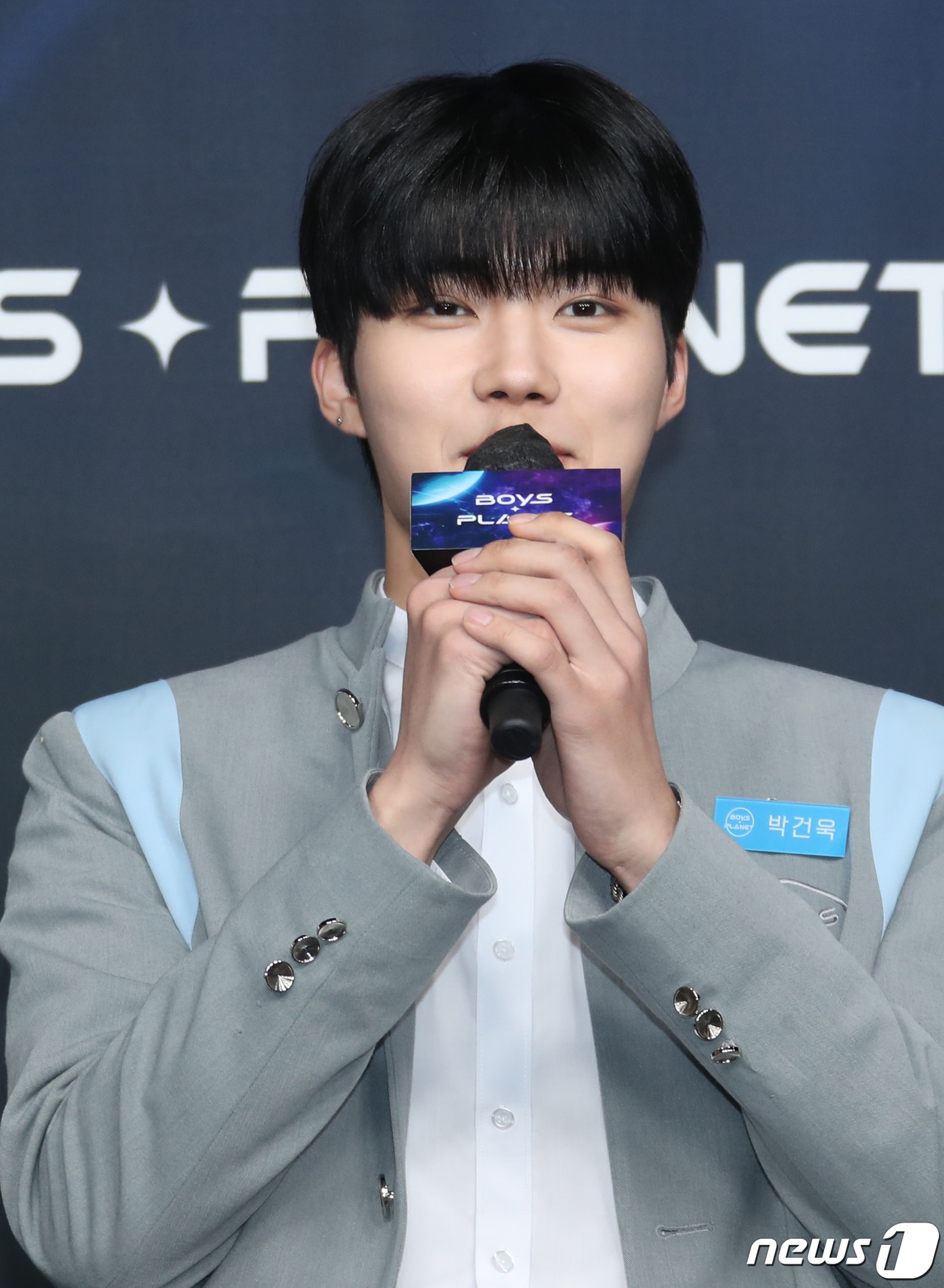 연습생 박건욱이 29일 서울 CJ E&M CENTER 에서 열린 Mnet ‘보이즈 플래닛’ 생존자 신고식에서 포즈를 취하고 있다. 2023.3.29/뉴스1 ⓒ News1 권현진 기자