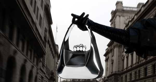 알렉산더 맥퀸(Alexander McQueen) 제공