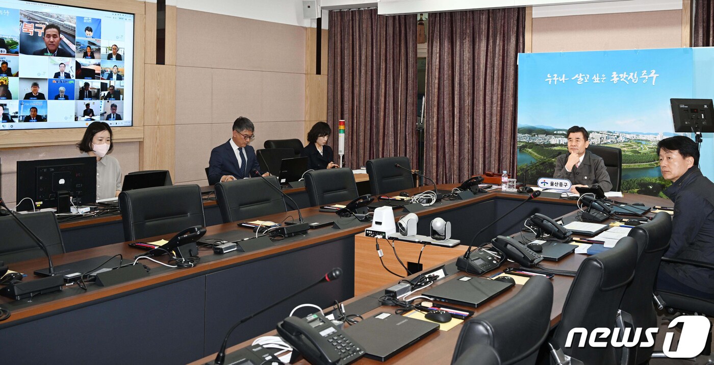 김영길 전국원전동맹 회장이 30일 울산 중구청에서 비대면 임시회를 주재하고 있다. (울산 중구 제공) 