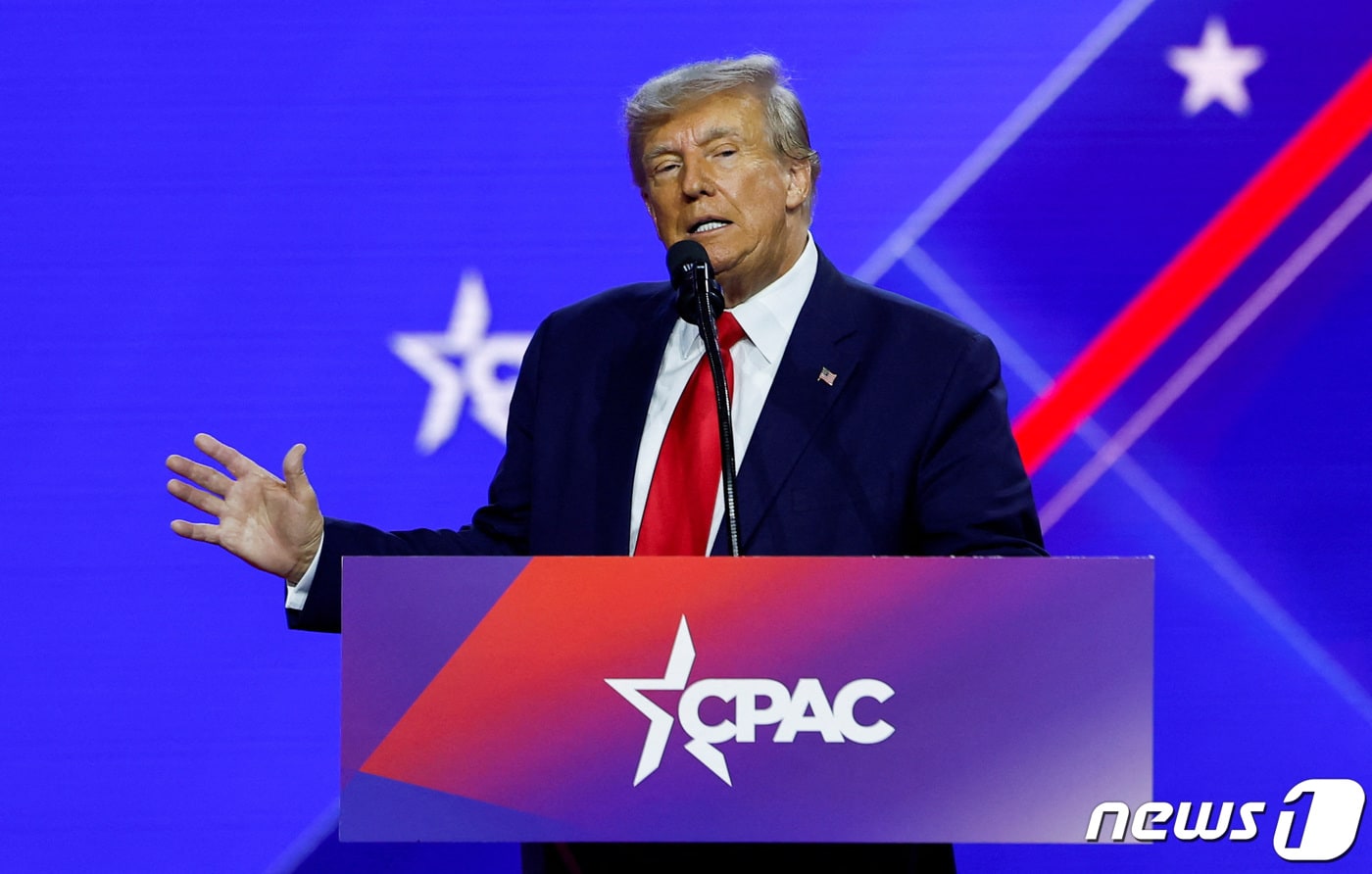 도널드 트럼프 전 대통령이 4일(현지시간) 미국 메릴랜드주 내셔널하버에서 열린 보수정치행동회의(CPAC) 폐막식에서 연설하고 있다. 2023.03.04. ⓒ 로이터=뉴스1 ⓒ News1 김성식 기자