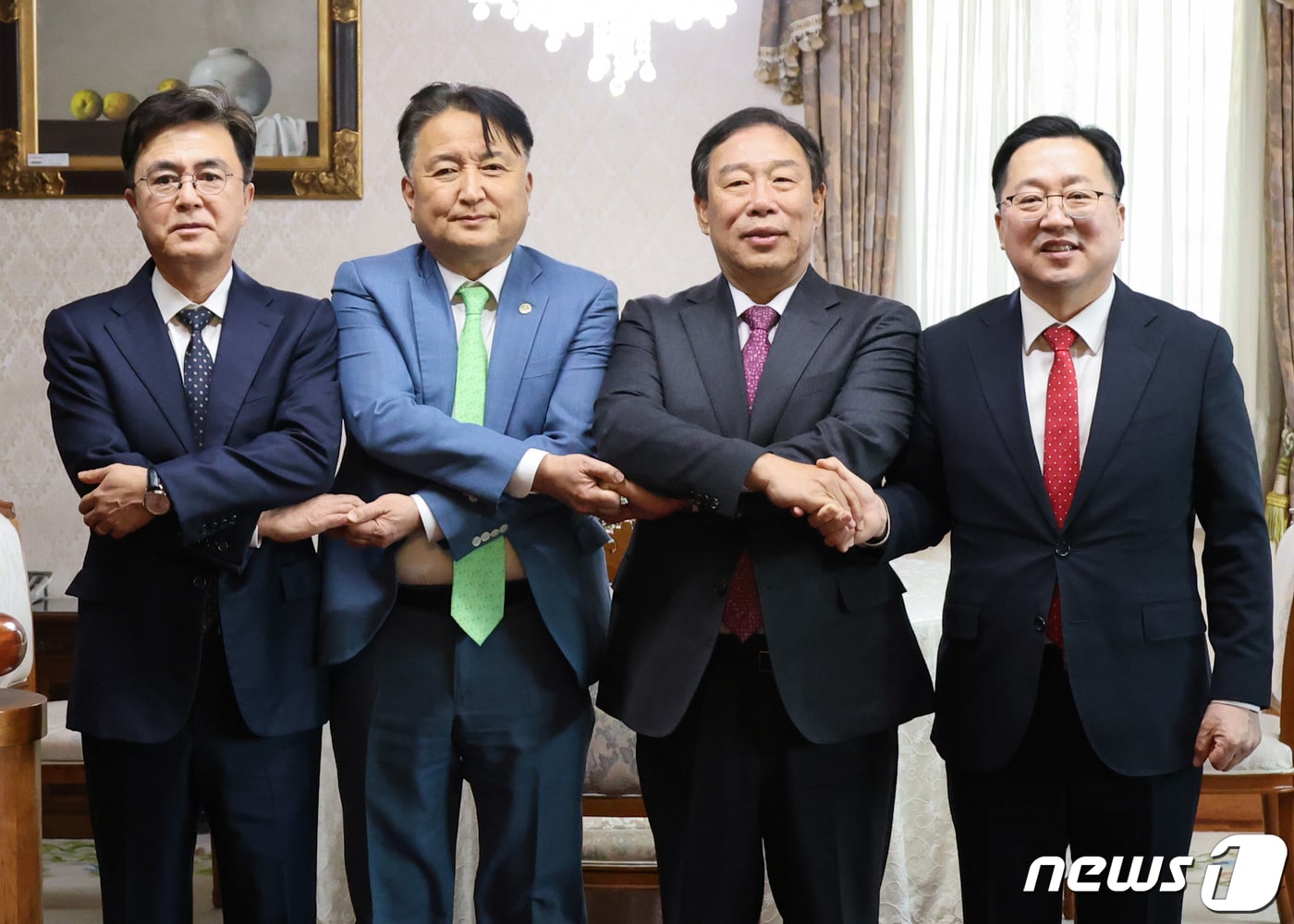 오른쪽부터 이장우 대전시장, 최민호 세종시장, 김영환 충북지사, 김태흠 충남지사.  /뉴스1 ⓒ News1 김기태 기자