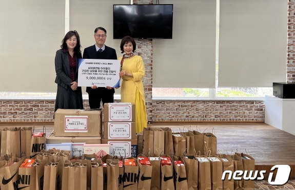 한국암웨이 미래재단(이하 미래재단)이 삼성휴먼빌에 따뜻한 사랑을 전달했다.(삼성휴먼빌 제공)/뉴스1