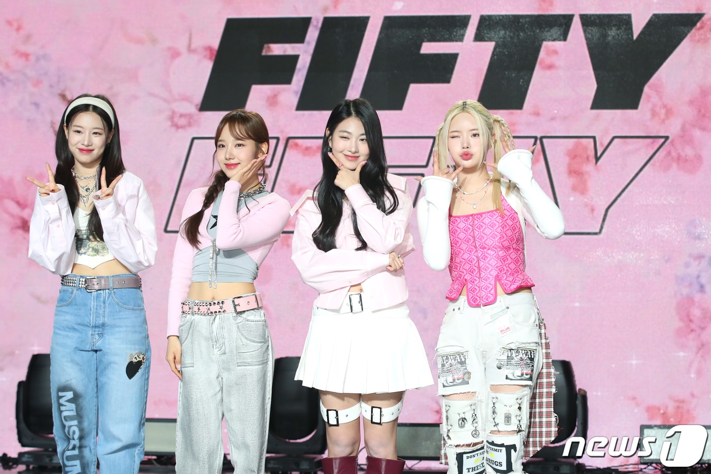 그룹 피프티피프티 전 멤버 시오(왼쪽부터)와 새나 아란과 현 멤버 키나 ⓒ News1 권현진 기자