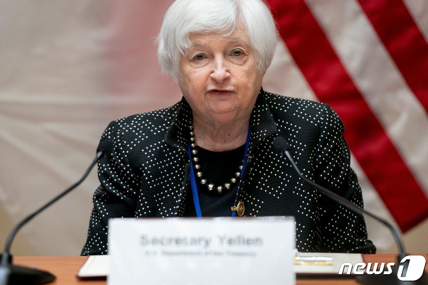 재닛 옐런 미국 재무장관이 13일 (현지시간) 워싱턴 IMF 본부에서 스리 뮬라니 인도네시아 재무장관과 에너지 지원 서명식서 발언을 하고 있다. ⓒ AFP=뉴스1 