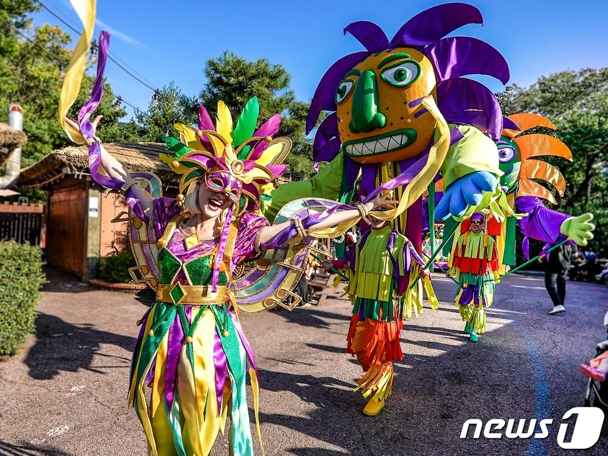 서울랜드  봄 축제 '아이 러브 서울랜드! 캐릭터 페스티벌'(서울랜드 제공) 2023.4.14/뉴스1