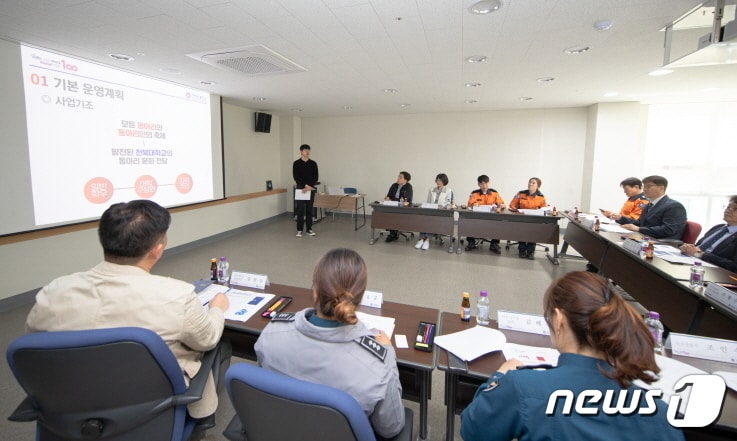 전북대는 27일 대학본부 중회의실에서 유관기관 회의를 갖고, 축제 안전대책에 대해 논의했다.(전북대 제공)/뉴스1