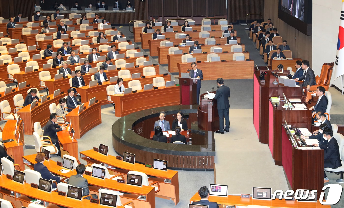 제405회국회(임시회) 제3차 본회의 교육·사회·문화 분야 대정부질문 모습. 2023.4.5/뉴스1 ⓒ News1 송원영 기자