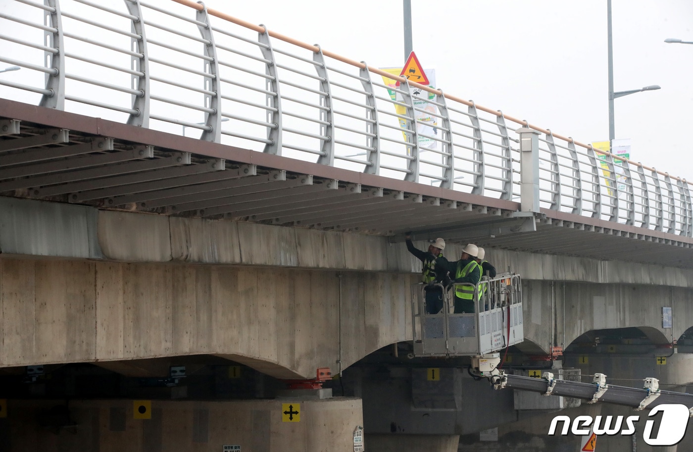교량 안전점검 자료사진. (사진은 기사 내용과 무관함) / 뉴스1 
