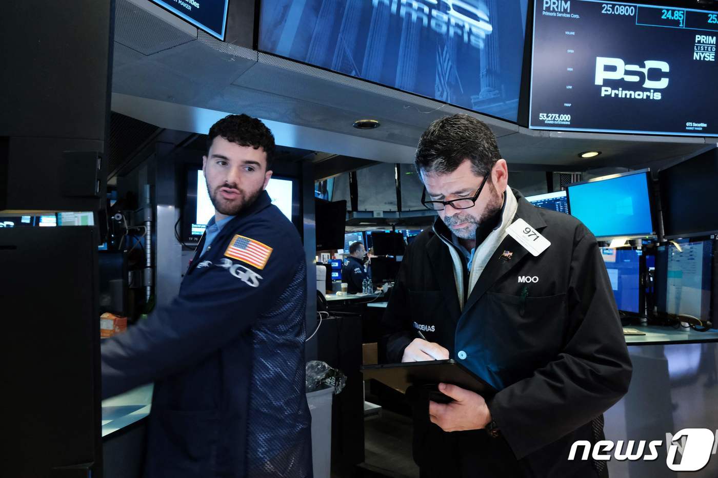 뉴욕증권거래소 내부 객장 트레이더들 ⓒ AFP=뉴스1