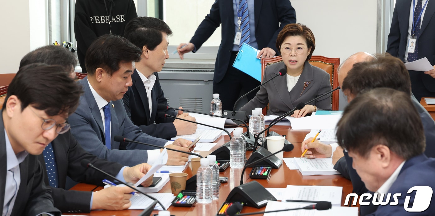 김정재 국토교통위 소위원장이 10일 오전 서울 여의도 국회에서 열린 국토교통위원회 국토법안심사소위원회를 주재하고 있다. (공동취재) 2023.5.10/뉴스1 ⓒ News1 송원영 기자