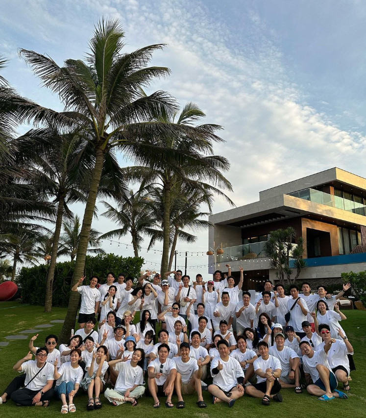 BH엔터테인먼트 단체 사진/이병헌 SNS 캡처