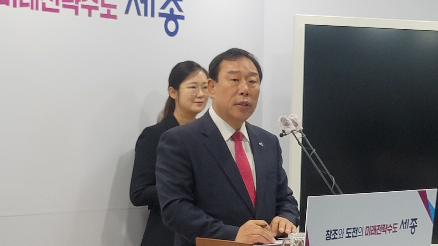 최민호 세종시장이 15일 시청 정음실에서 2023년도 1회 추가경정예산안 편성에 대해 설명하고 있다. ⓒ 뉴스1 장동열 기자 