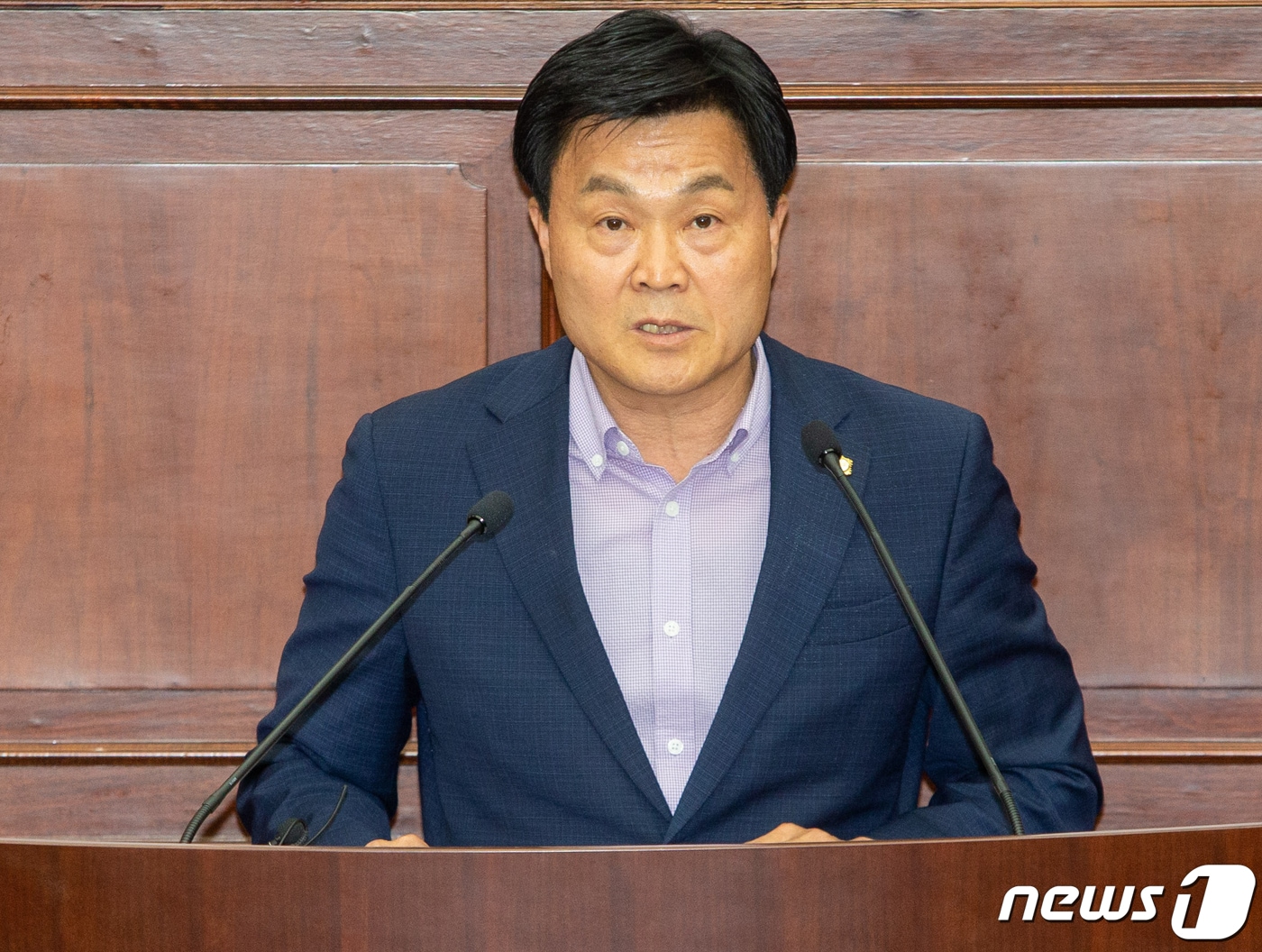김영태 경북 구미시의원이 15일 열린 임시회에서 "도시 브랜드 가치를 높일 수 있는 '구미타워'를 건립하자"고 제안하고 있다. (구미시의회 제공) 2023.5.15/뉴스1