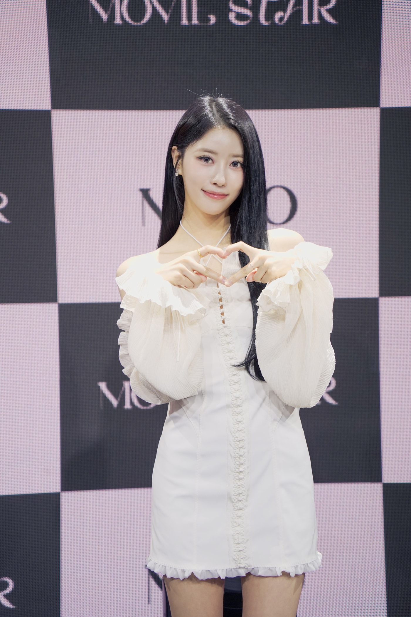 첫 솔로 앨범 &#39;무비 스타&#39;를 발표한 미주/ 사진 제공=안테나 뮤직