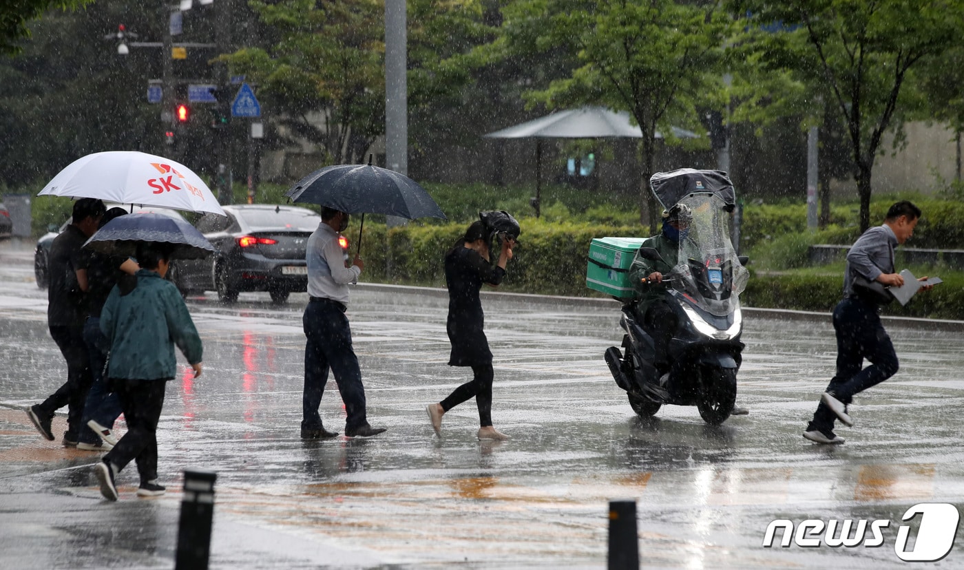 11일 충북과 세종지역은 오전에 흐리다 오후부터 곳곳에 강한 소나기가 내리겠다.(사진은 기사 내용과 무관함) / 뉴스1 
