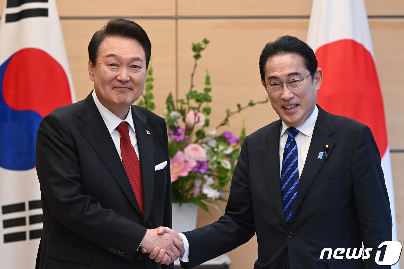윤석열 대통령과 기시다 후미오 일본 총리. (뉴스1 DB)