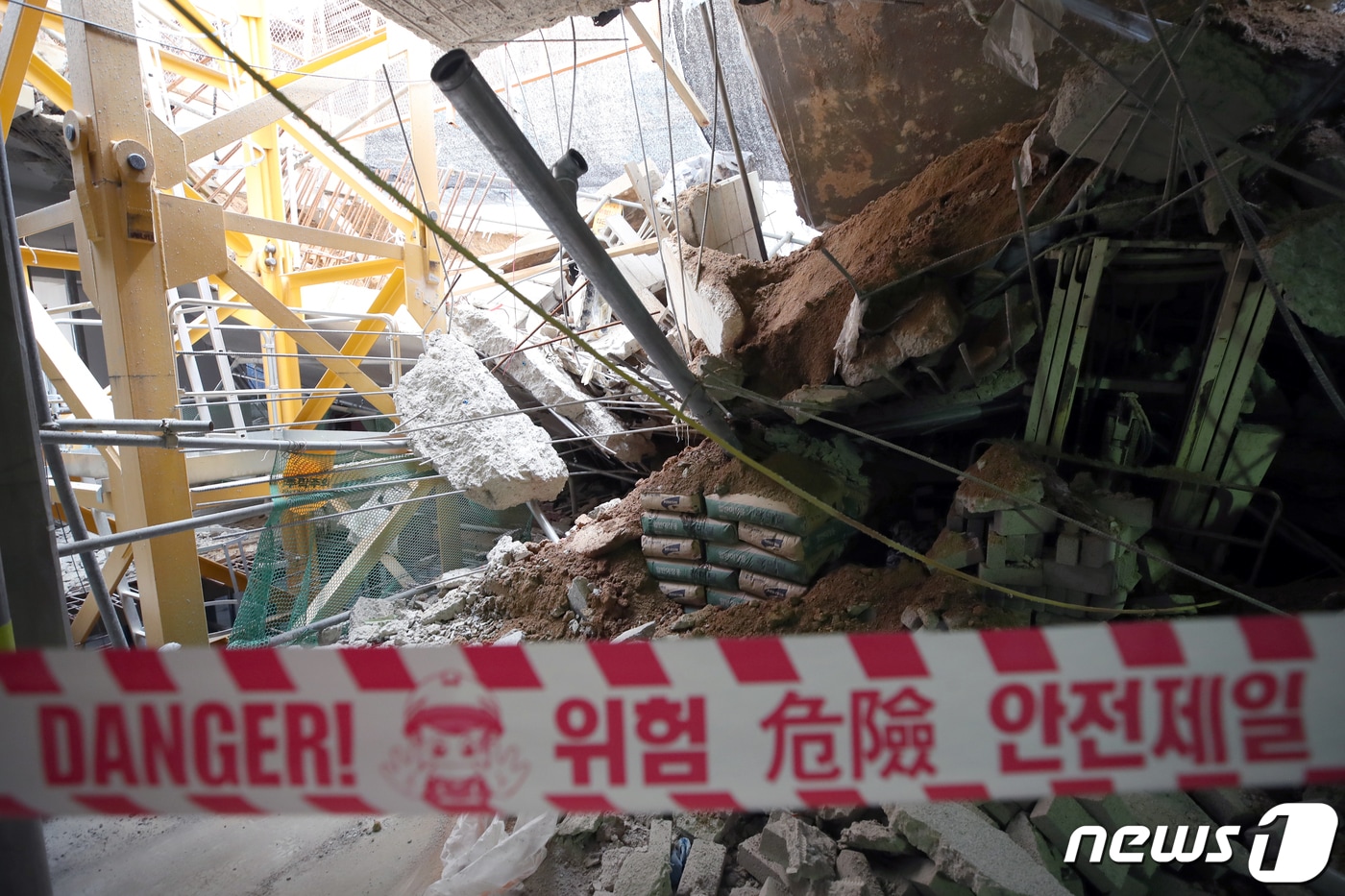  인천시 서구 검단의 무너진 아파트 지하주차장&#40;사진은 기사 내용과 무관함&#41; / 뉴스1 ⓒ News1