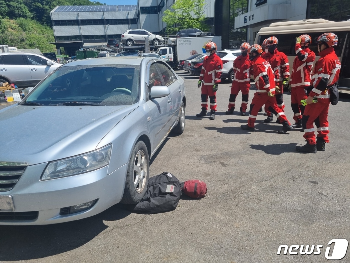 동강그린모터스에서 교통사고대비 차량 인명구조 훈련을 진행한 소방대원들