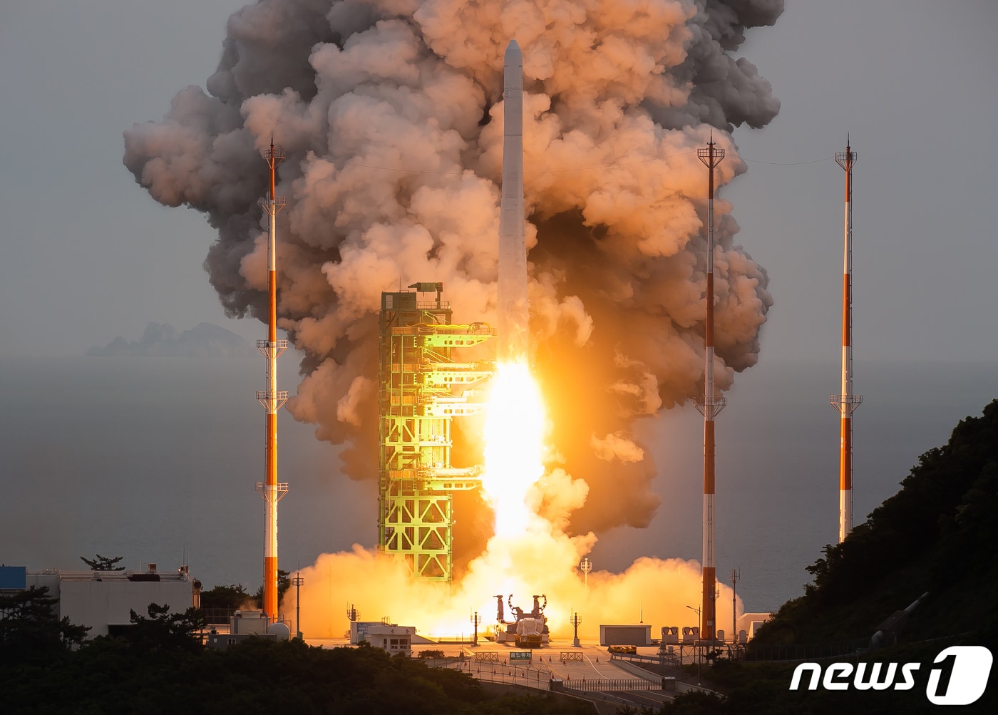 한국형 우주발사체 누리호&#40;KSLV-Ⅱ&#41;가 25일 오후 전남 고흥군 나로우주센터에서 발사되고 있다. &#40;항공우주연구원 제공&#41; 2023.5.25/뉴스1 ⓒ News1 이재명 기자