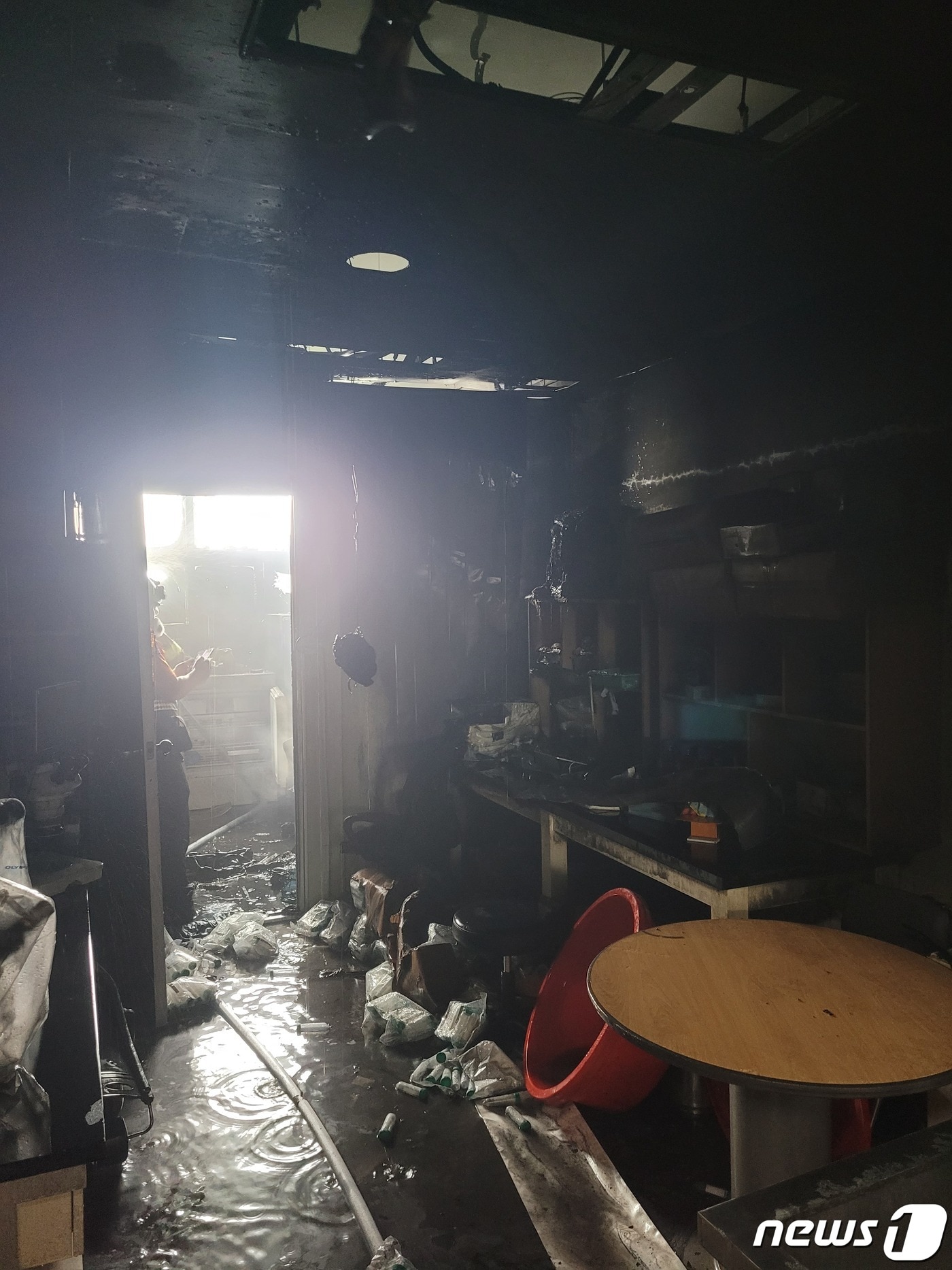 불이 난 제주대학교 교수연구실.(제주소방서 제공)