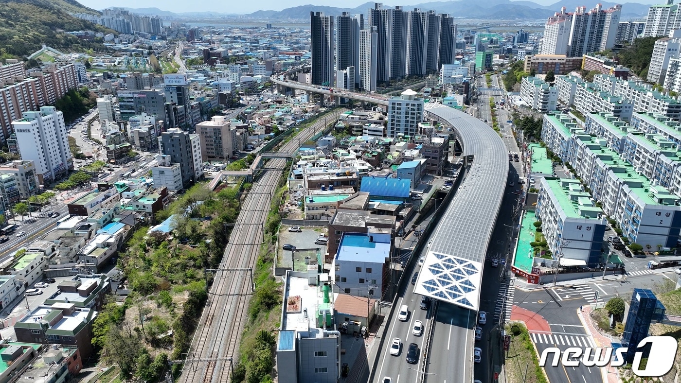 부산 동서고가도로 전경&#40;사상구청 제공&#41;