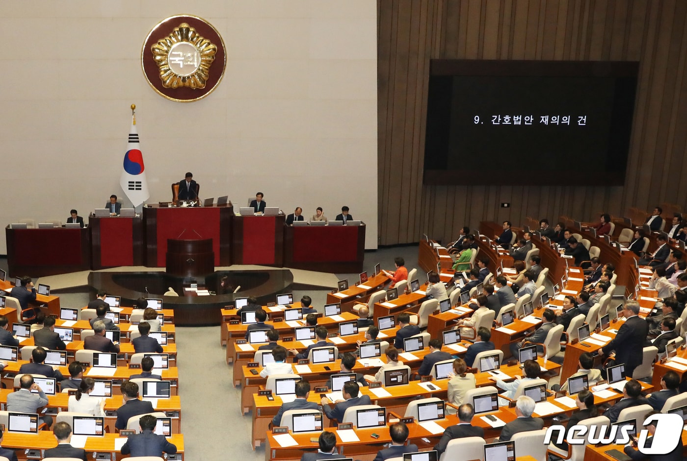 30일 오후 서울 여의도 국회에서 열린 제406회 국회&#40;임시회&#41; 제2차 본회의에서 윤석열 대통령이 재의요구권&#40;거부권&#41;을 행사한 간호법 제정안이 재투표에 부쳐졌으나 재석의원 289명, 가결 178표, 부결 107표, 무효 4표로 끝내 부결되며 폐기 됐다. 2023.5.30/뉴스1 ⓒ News1 송원영 기자