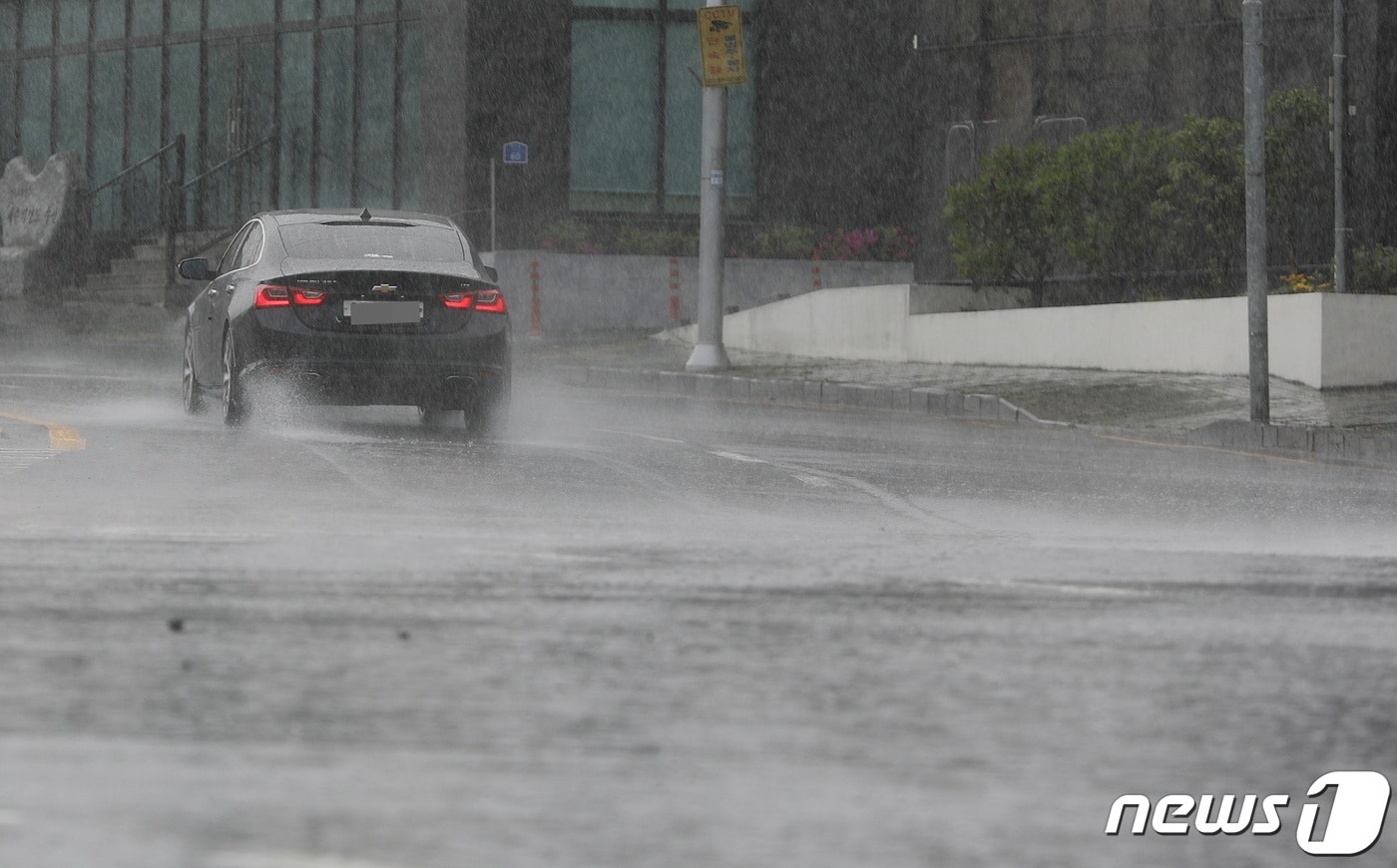 비 내리는 제주(자료사진)/뉴스1