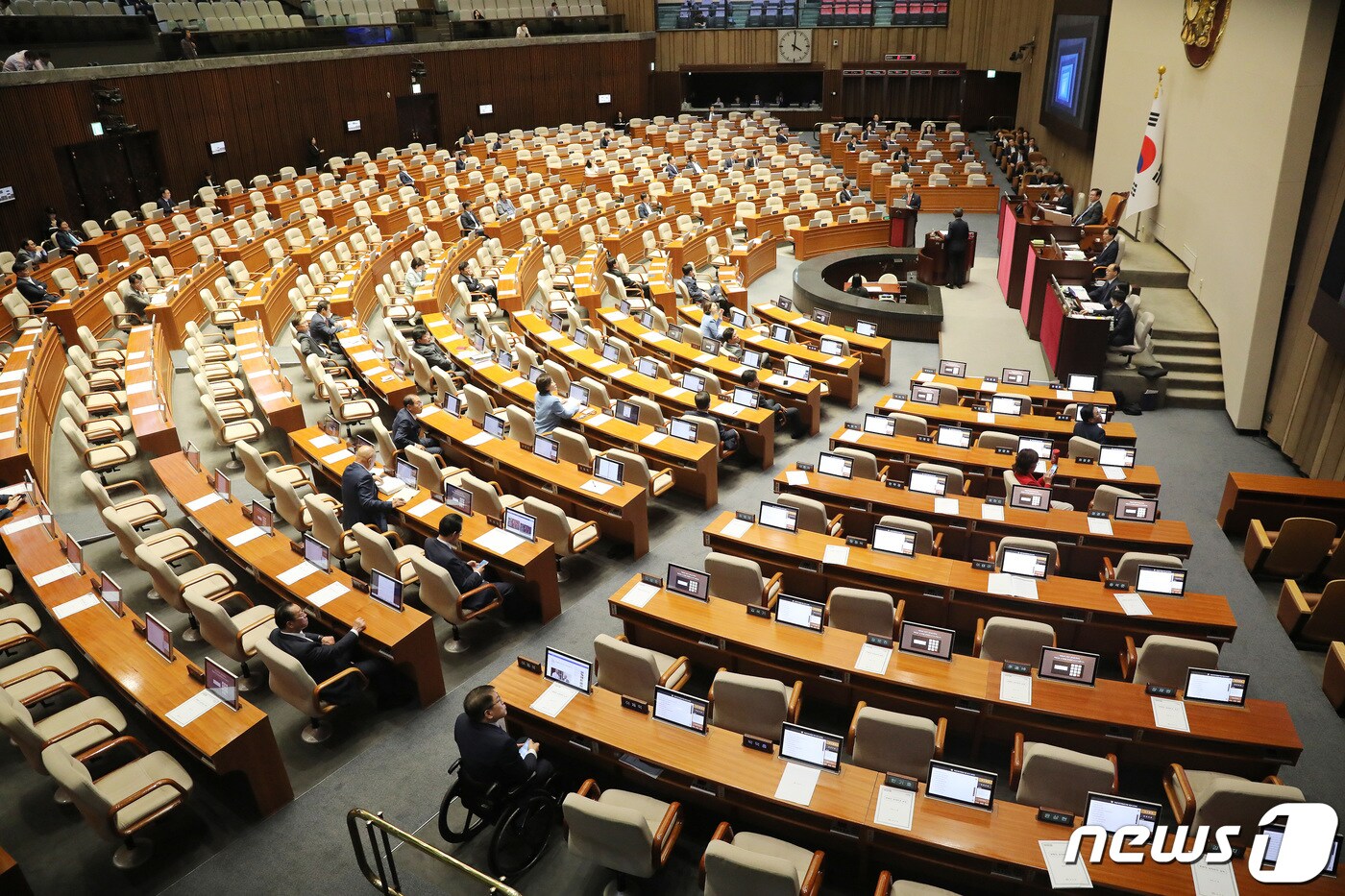 14일 오후 서울 여의도 국회에서 열린 제407회 국회&#40;임시회&#41; 제3차 본회의 교육·사회·문화 분야 대정부질문에서 의원들 자리 곳곳이 비어 있다. 2023.6.14/뉴스1 ⓒ News1 임세영 기자