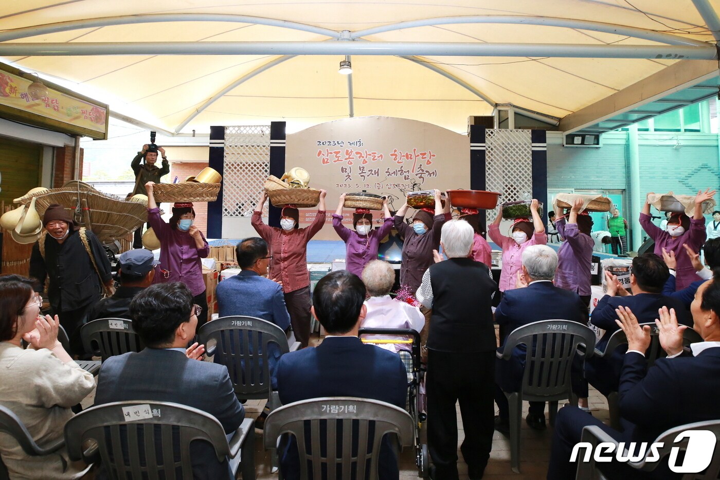 전북 무주군이 국토교통부에서 실시한 '2023년 도시재생뉴딜사업 추진 실적 평가'에서 우수한 점수를 받았다. 사진은 설천면 삼도봉장터.(무주군 제공)2023.6.19./뉴스1