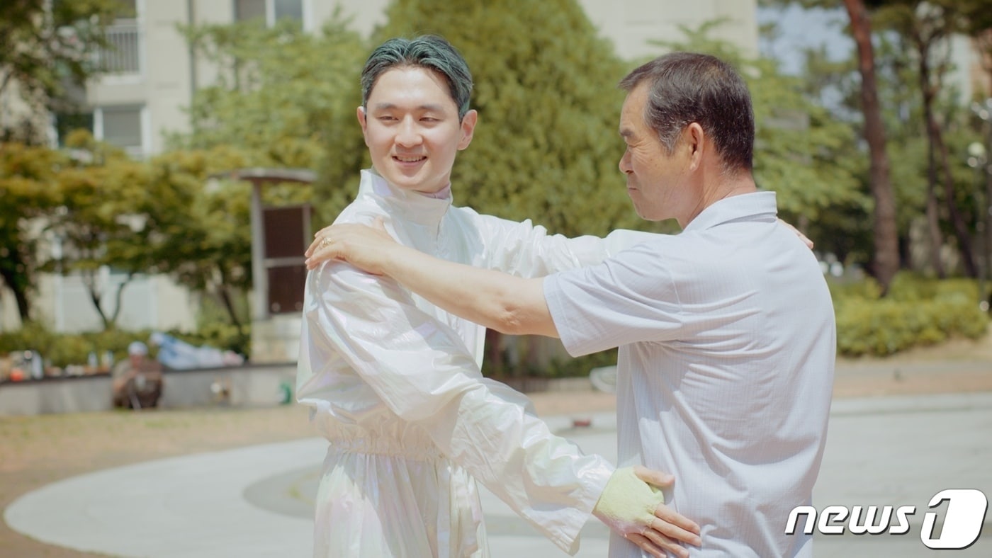 방방곡곡 임대아파트 찾아가 현대무용 펼친다...초록고래의 '피어나는 희망들' - 뉴스 썸네일 이미지