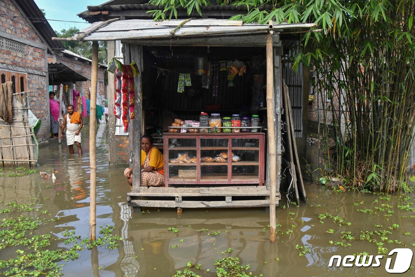 인도 북부 아삼주(州)를 강타한 폭우로 홍수가 발생한 모습. 23.06.22 ⓒ AFP=뉴스1 ⓒ News1 김예슬 기자
