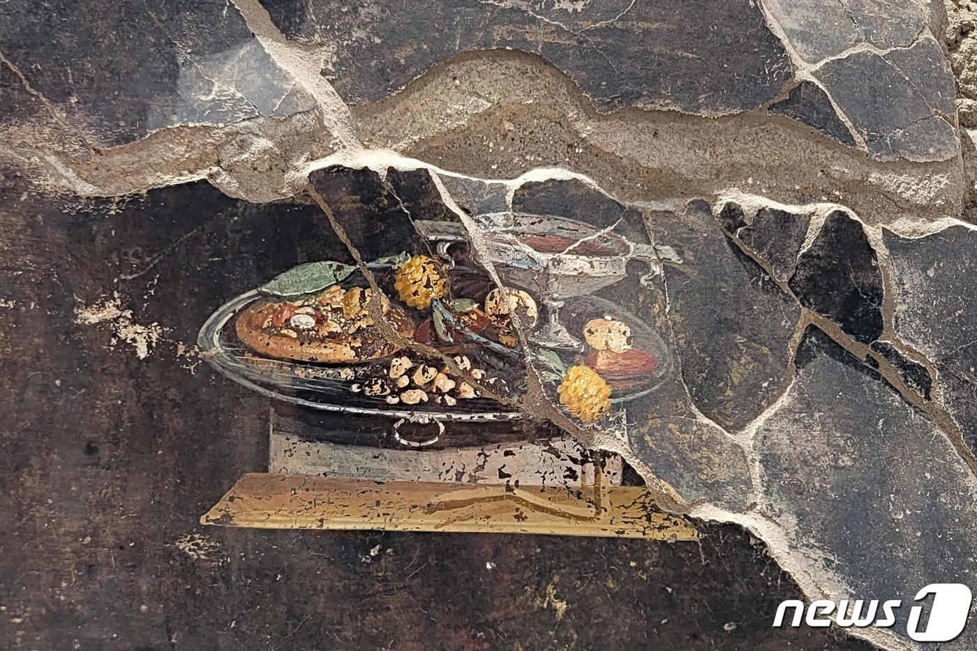 2000년 전 벽에 쓴 "○○ 사랑해"...폼페이 유적지서 낙서 추가 발견 - 뉴스 썸네일 이미지