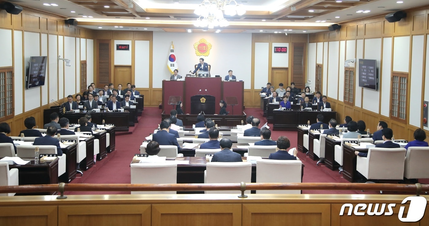 대구시의회가 30일 제·개정 조례안 35건의 안건을 처리하고 제301회 정례회를 폐회했다. 사진은 시의회 본회의장 모습.(대구시의회 제공)