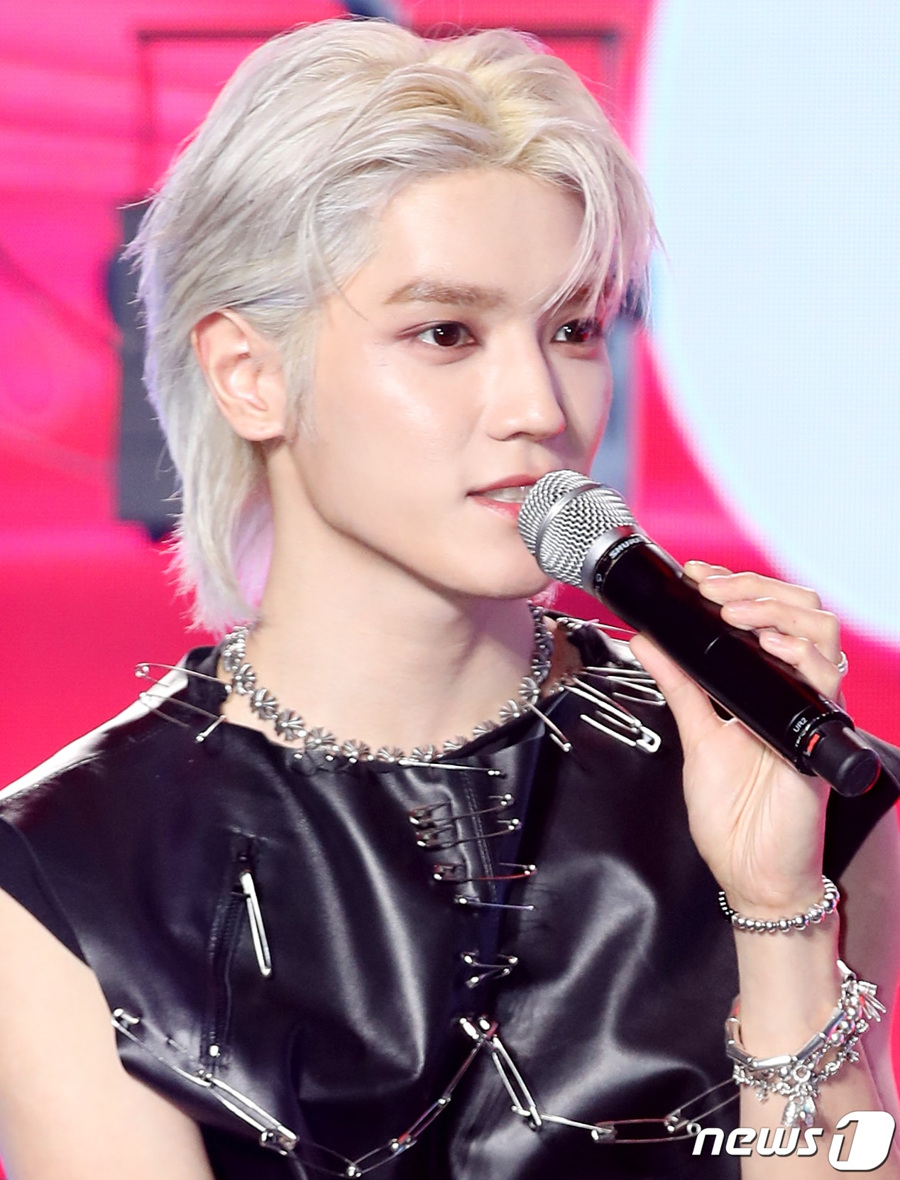 NCT 태용이 5일 오후 서울 강남구 에스제이쿤스트할레에서 가진 미니 1집 ‘샤랄라(SHALALA)’ 쇼케이스에서 수록곡 소개를 하고 있다. 2023.6.5/뉴스1 ⓒ News1 권현진 기자