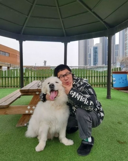 방송인 지상렬과 반려견 상돈이. (SNS 갈무리)