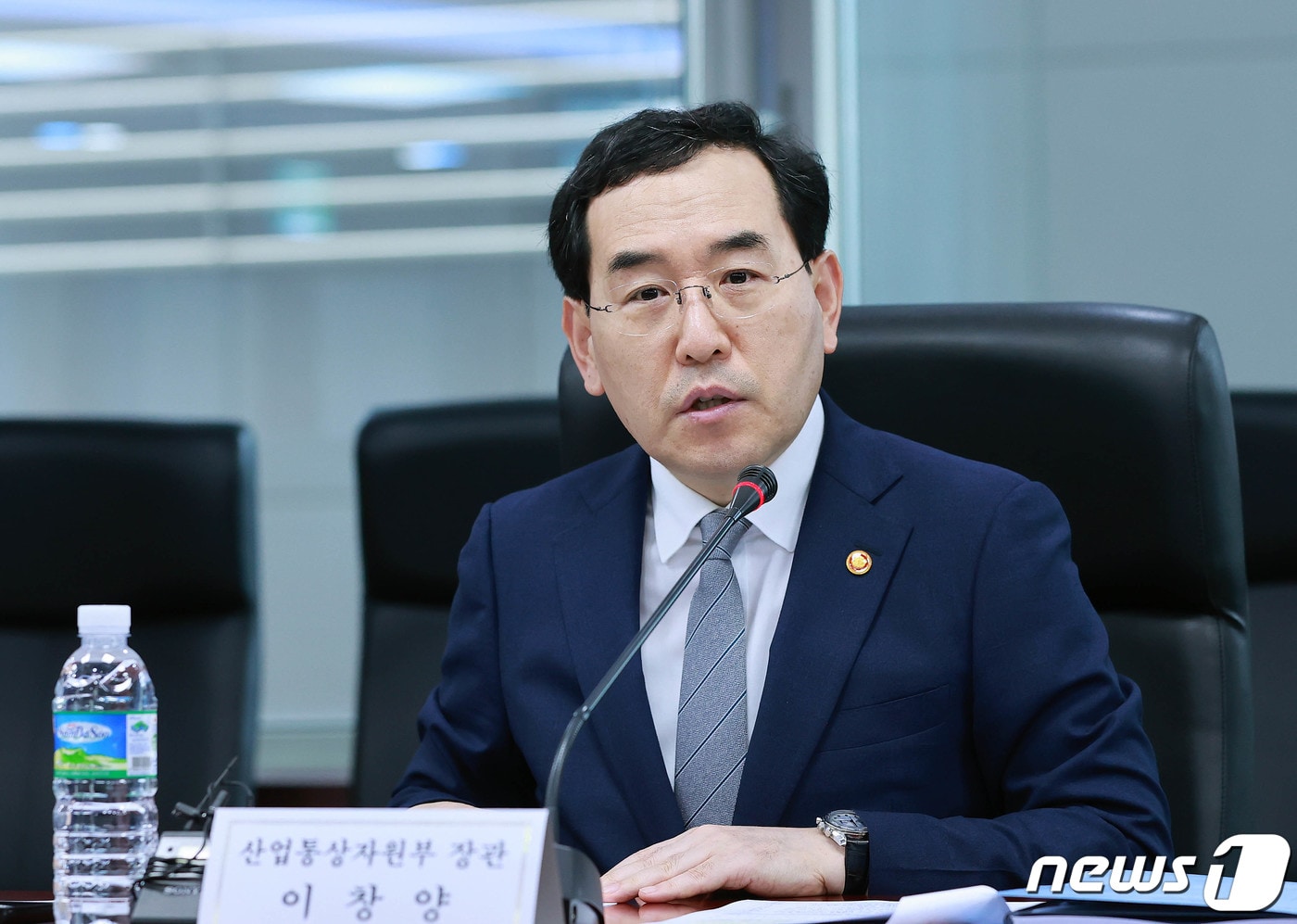 이창양 산업통상자원부 장관이 서울 종로구 무역보험공사 대회의실에서 수출 플러스 달성을 위한 주요 업종 간담회를 주재하고 있다. (산업통상자원부 제공) 2023.7.18/뉴스1