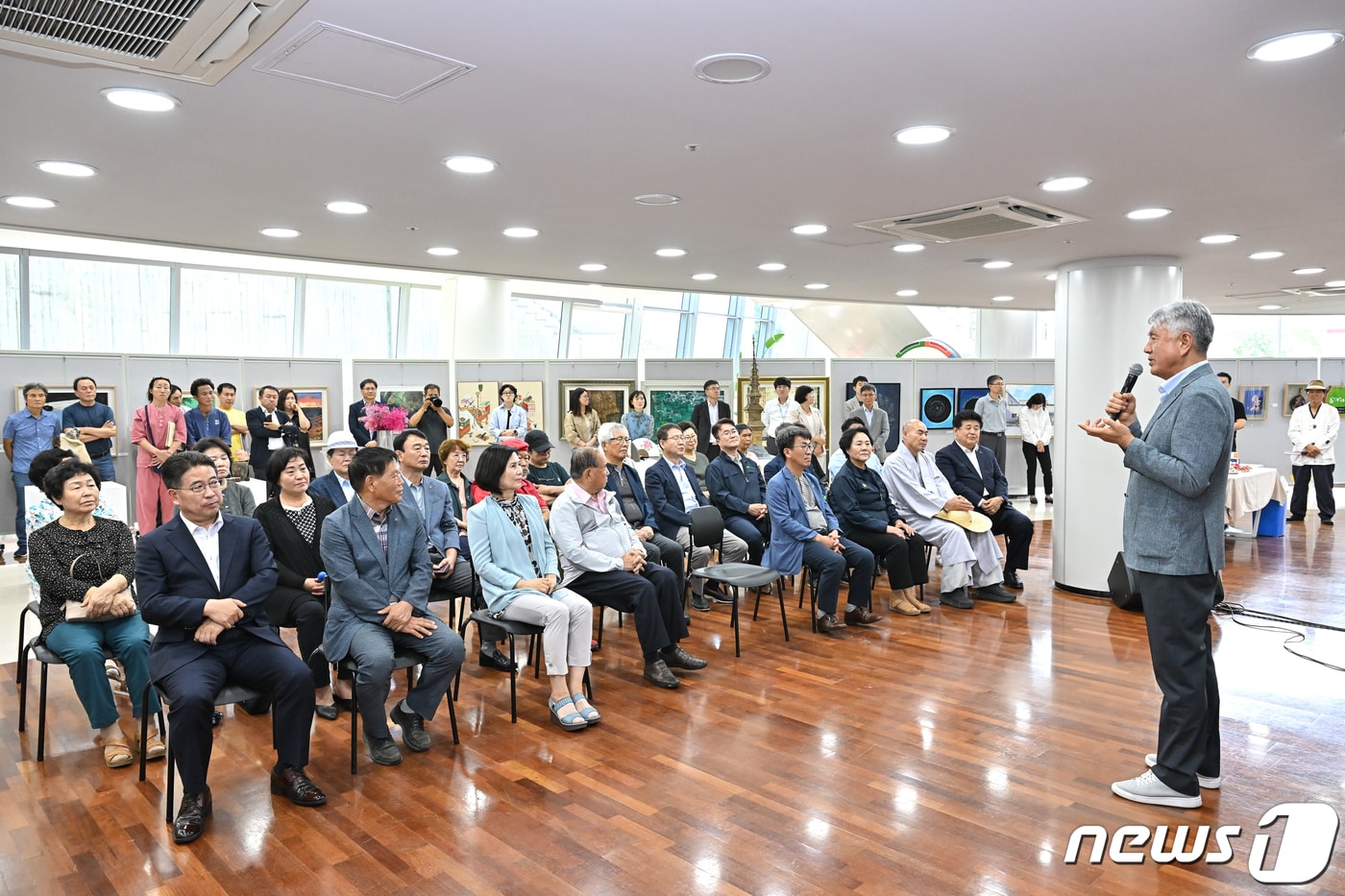 강원 정선군의 ‘2023 지역 문화예술인 기획 전시회’가 올해 하반기 5차례 걸쳐 진행되는 가운데 1회차 행사가 20일부터 오는 8월 8일까지 정선아리랑센터에서 진행되고 있다. &#40;정선군 제공&#41; 2023.7.20/뉴스1