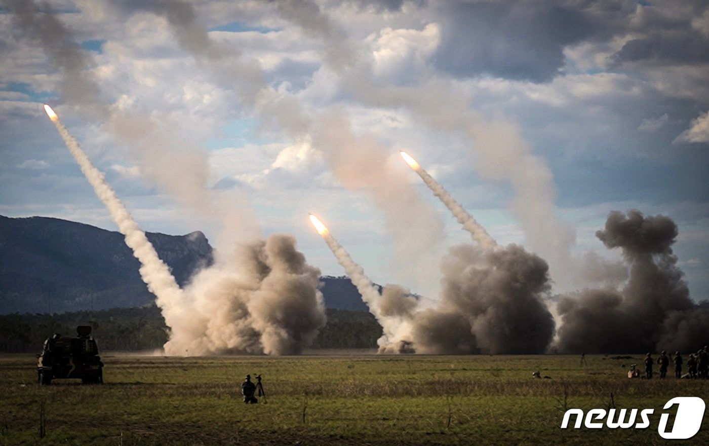 하이마스 미사일이 발사되는 모습. ⓒ AFP=뉴스1 ⓒ News1 우동명 기자