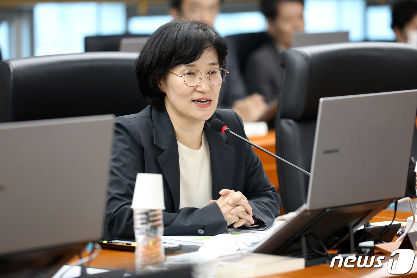 원민경 신임 국가인권위원회 비상임 인권위원이 2023년 7월 24일 오후 서울 중구 국가인권위원회에서 제11차 전원위원회에서 인사말하고 있다. 2023.7.24/뉴스1 ⓒ News1 이승배 기자