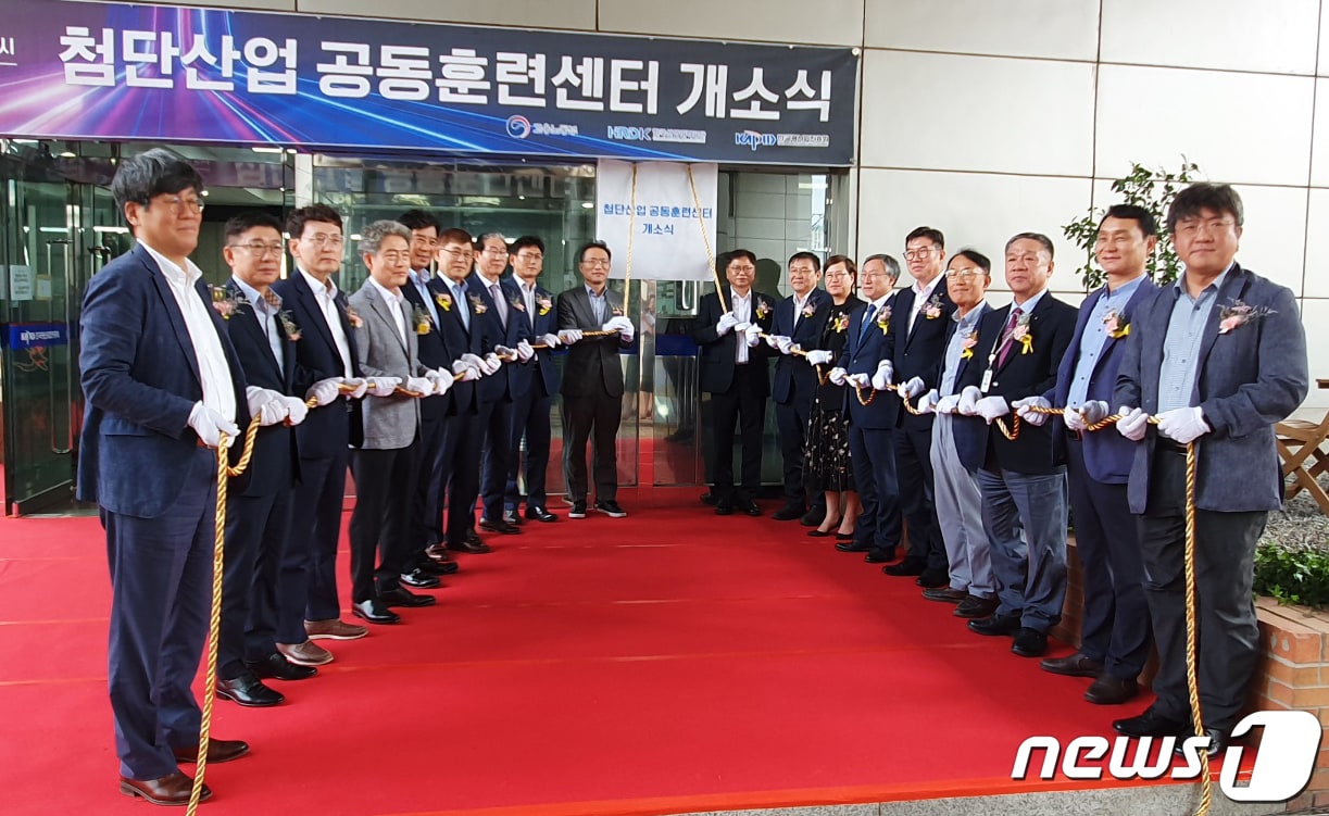 광주 '첨단산업 공동훈련센터' 개소...미래차 전력반도체 전문인력 양성 - 뉴스 썸네일 이미지