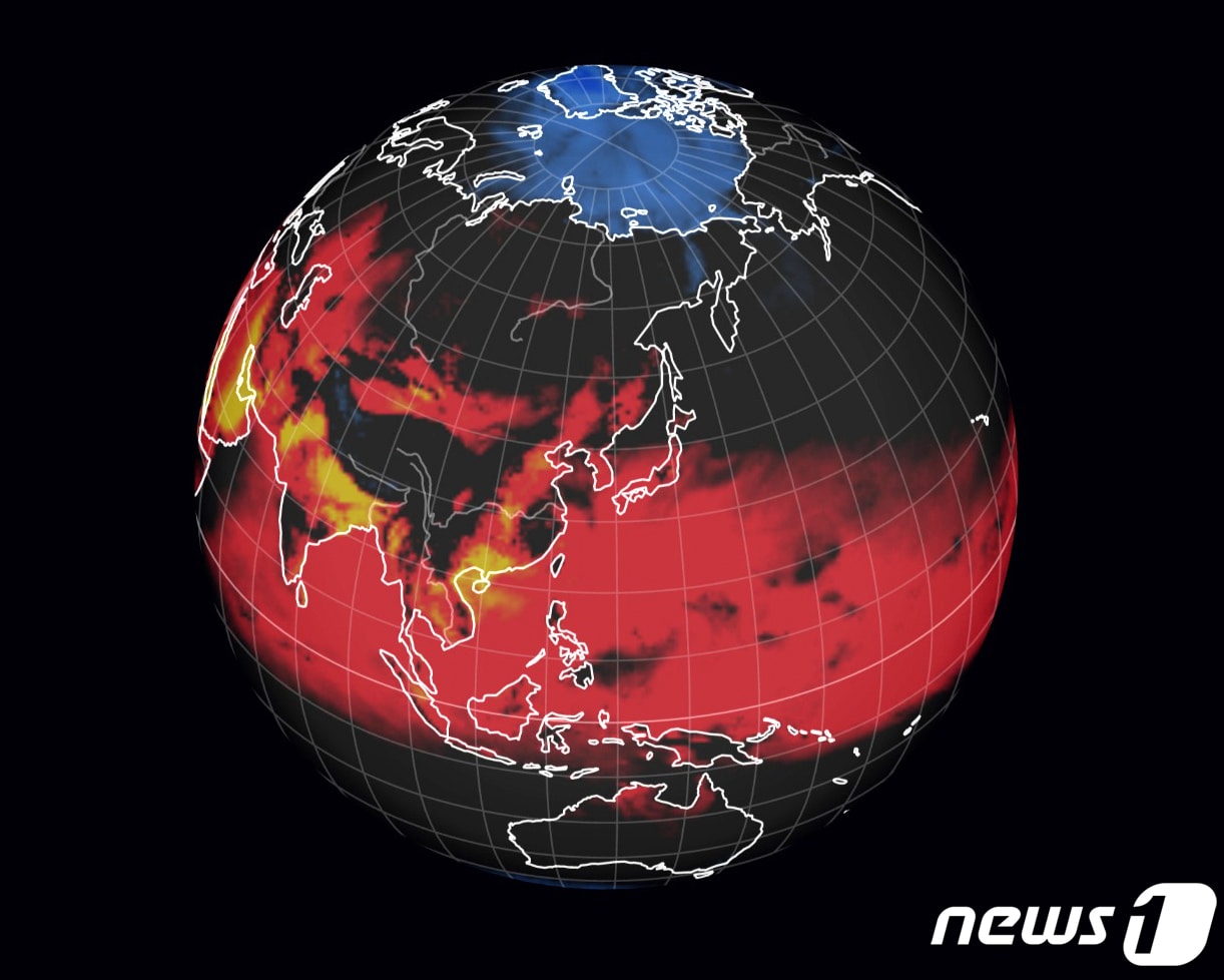 장마 직후 찾아온 찜통더위와 열대야가 다음 주에도 이어지겠다. 사진은 세계 기상 정보 비주얼 맵인 어스널스쿨로 확인한 이날 오후 4시 한반도 주변 기온과 불쾌지수가 붉게 표시되고 있다. &#40;어스널스쿨 캡처&#41;2023.7.28/뉴스1 ⓒ News1 박지혜 기자
