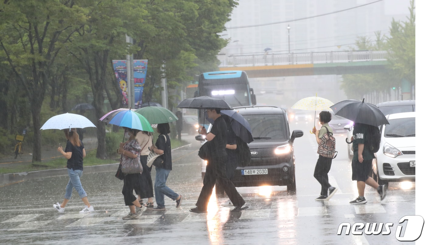 비 내리는 광주 2023.7.4/뉴스1 ⓒ News1 김태성 기자