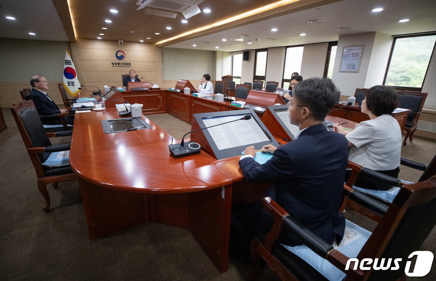 김효재 방송통신위원회 위원장 직무대행이 5일 오전 경기도 과천시 정부과천청사 내 방송통신위원회에서 열린 전체회의에서 발언을 하고 있다. 방통위는 이날 회의에서 방송법 시행령 일부개정령&#40;안&#41; 등의 안건을 논의한다. 2023.7.5/뉴스1 ⓒ News1 이재명 기자